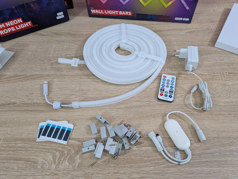 Trust RGB Rope Light package contents.jpg